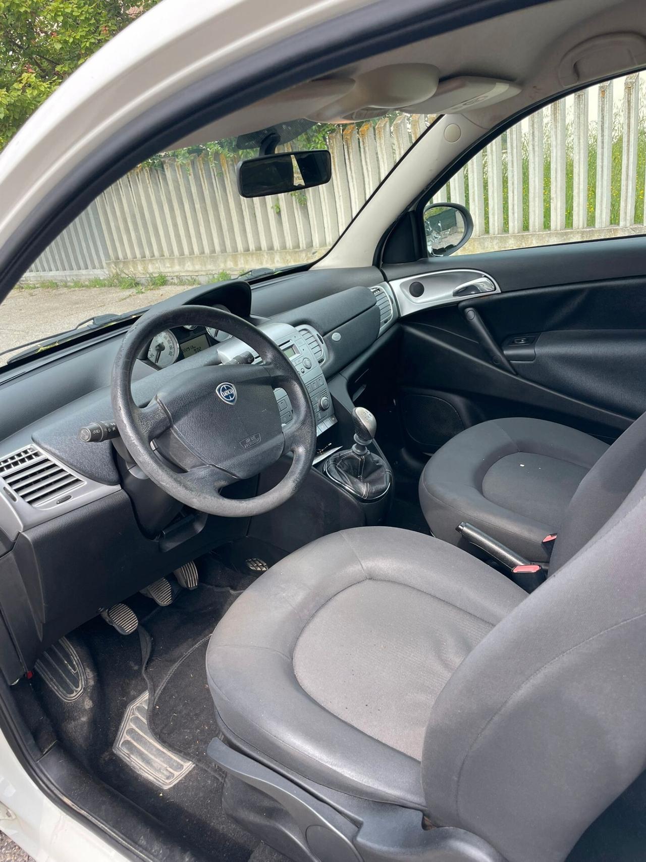 Lancia Ypsilon 1.2 69 CV Unyca