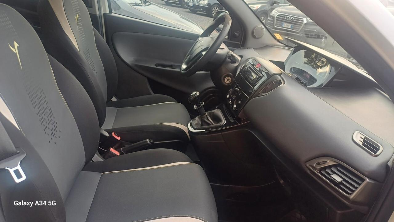 Lancia Ypsilon 1.2 69 CV 5 porte Elefantino