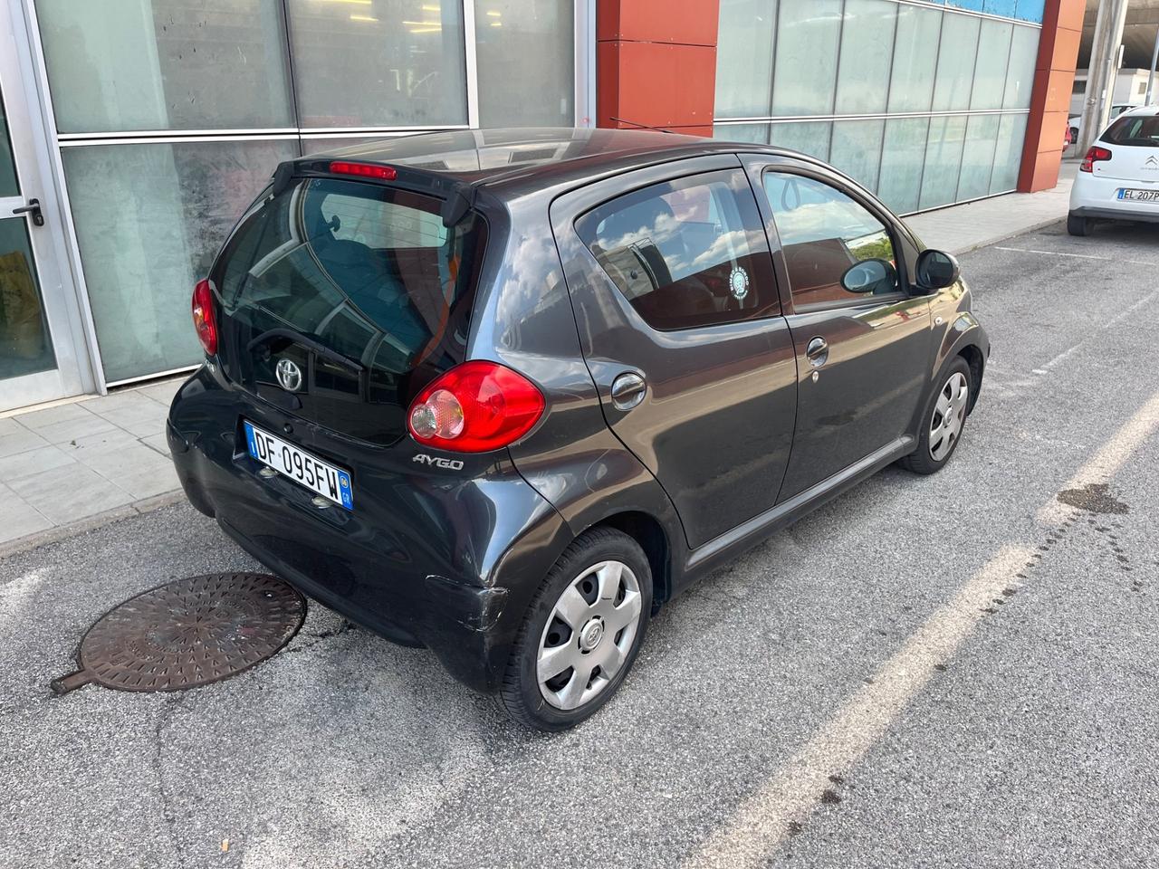 Toyota Aygo 1.0 12V VVT-i 5 porte ok neopatentati