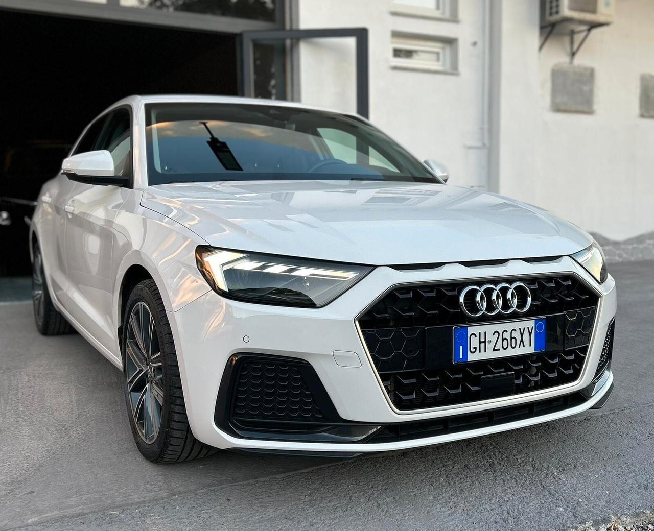 Audi A1 SPB 35 TFSI S tronic Identity Black