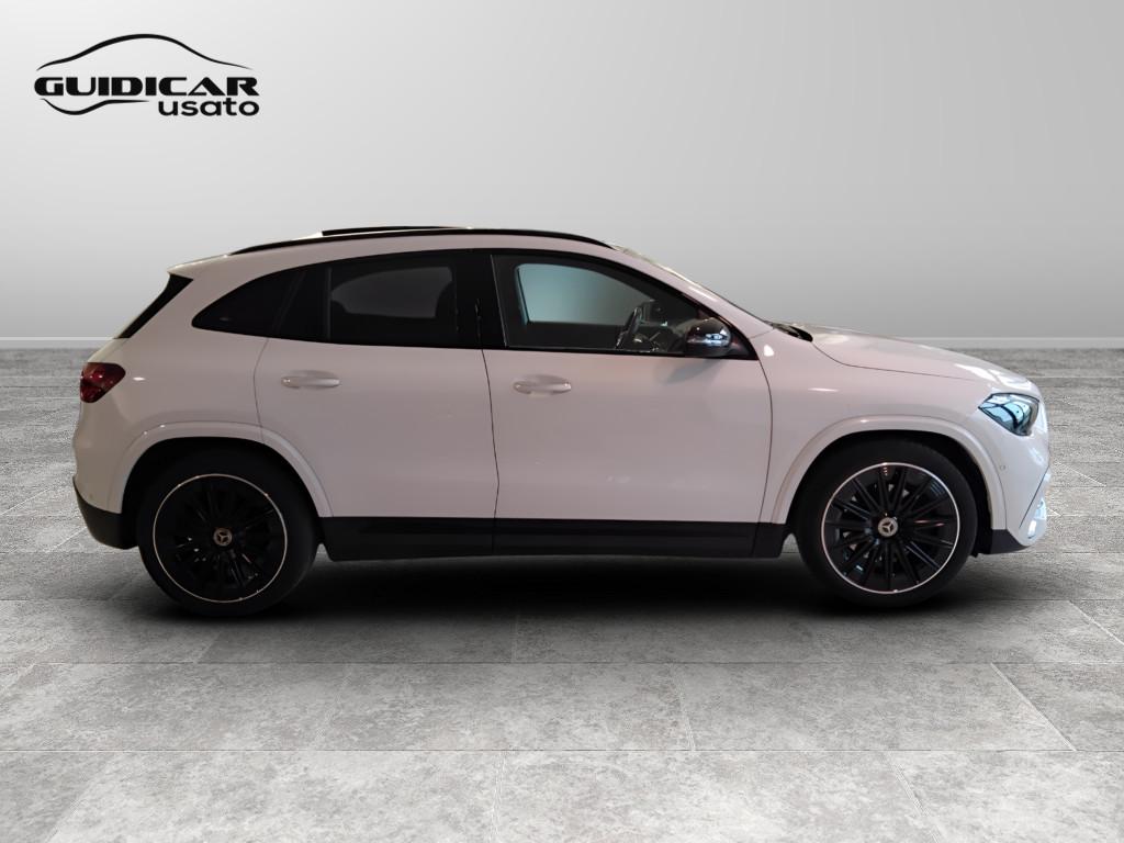 Mercedes-Benz GLA-H247 2023 - GLA 200 d AMG Line Premium auto