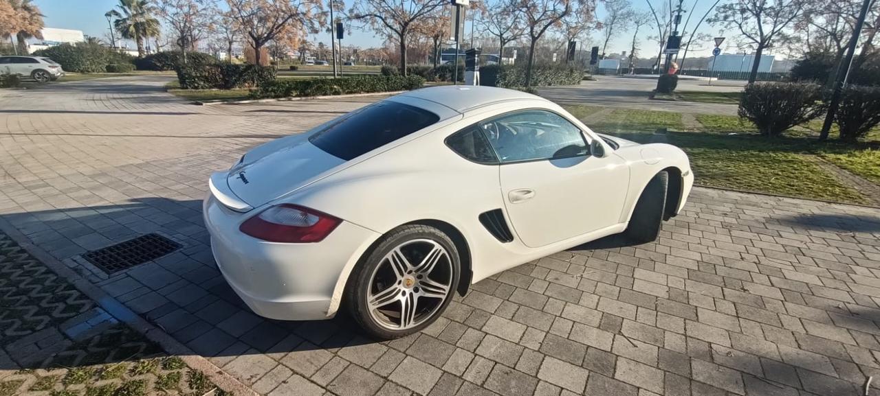 Porsche Cayman 2.7