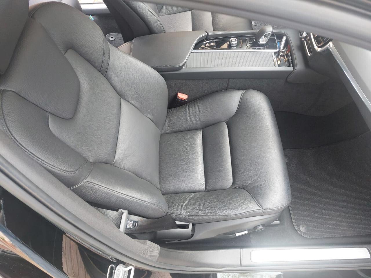 Volvo V90 Cross Country B4 (d) AWD Business Plus Auto