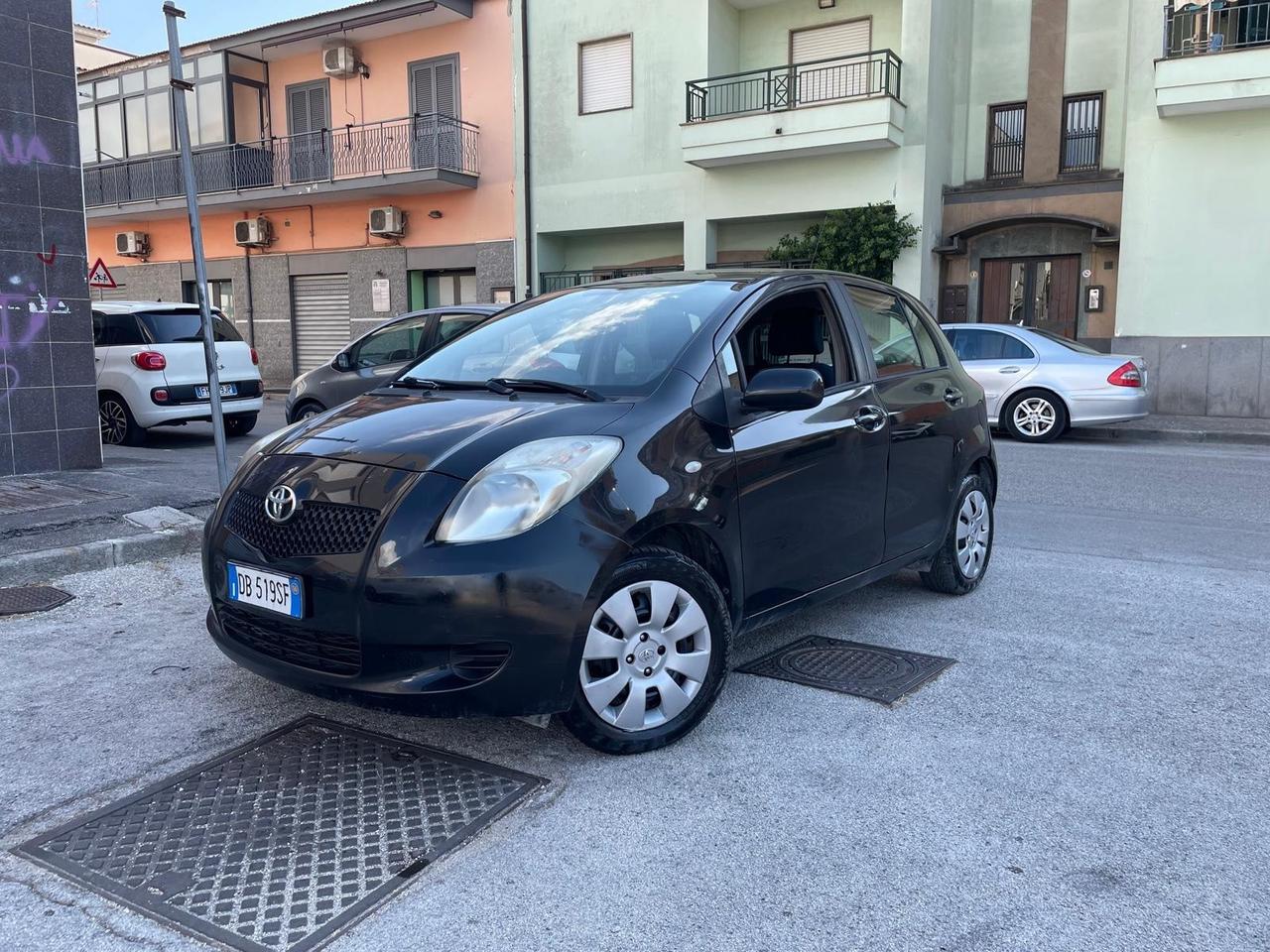 Toyota Yaris 1.0 5 porte Sol