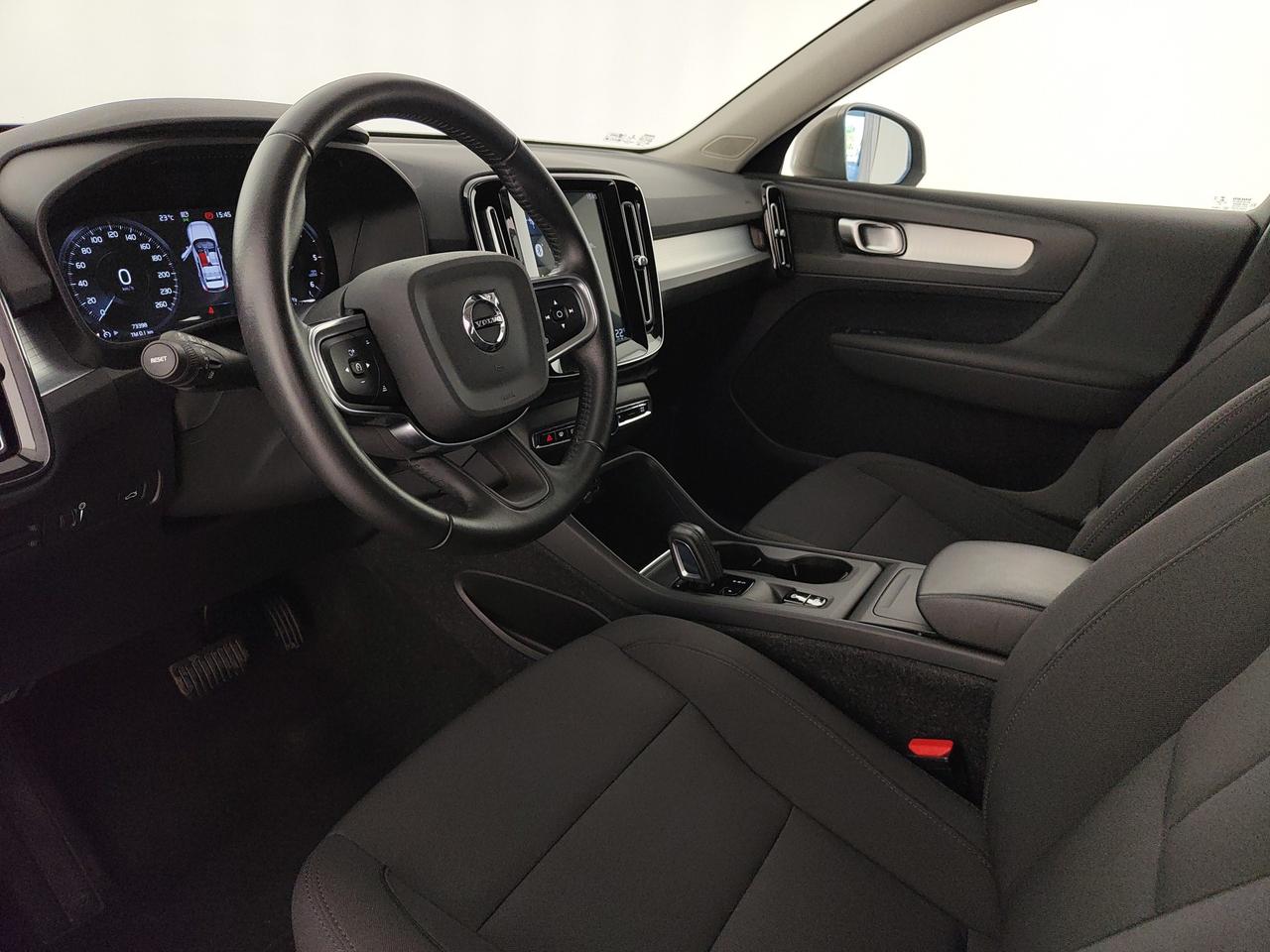 VOLVO XC40 - XC40 2.0 d4 Momentum awd geartronic