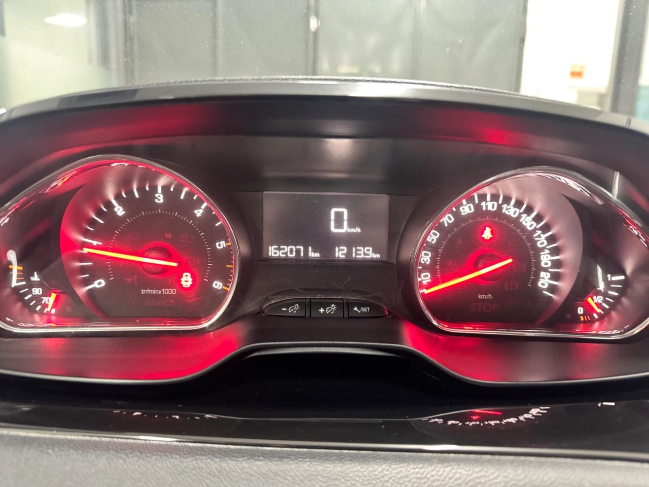 Peugeot 208 1.4 HDi 68 Cv 5P. Allure - 2014