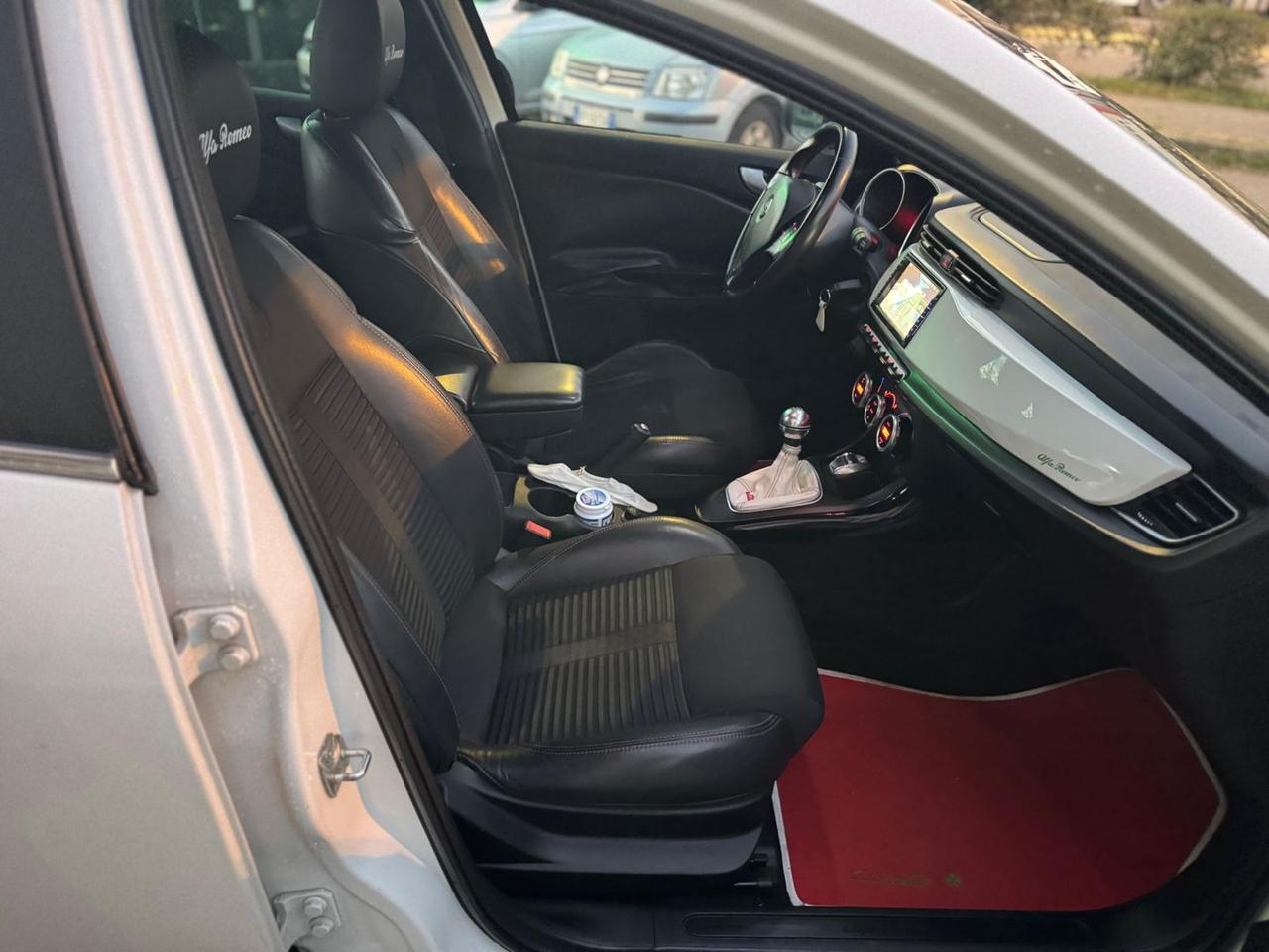 Alfa Romeo Giulietta Distinctive 1.75 TBi 16 #8054