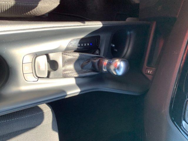 TOYOTA C-HR 1.8 Hybrid E-CVT Business