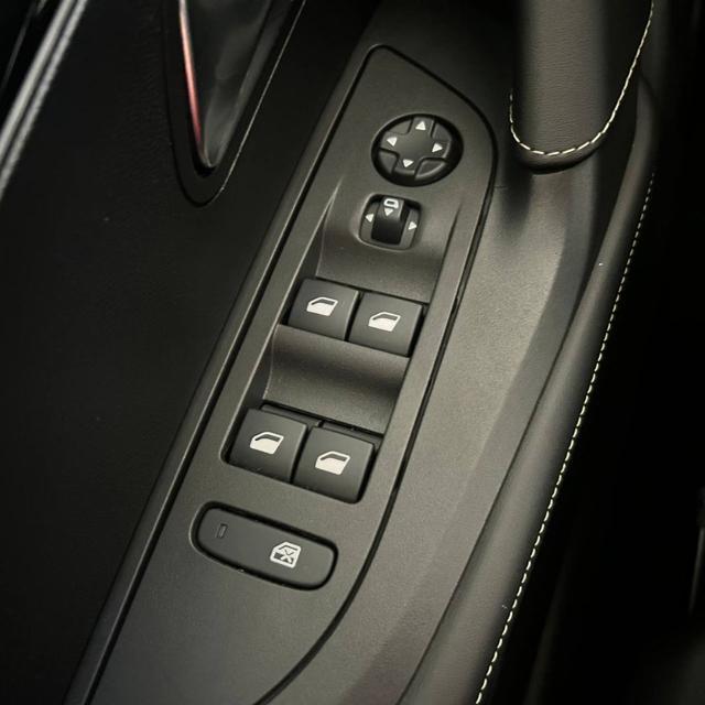 PEUGEOT 2008 motore elettrico 136 CV GT TETTO APRIBILE