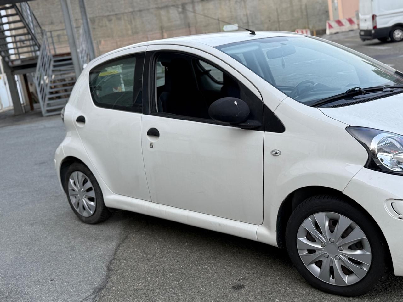 Toyota Aygo 1.0 12V VVT-i 5 porte Lounge Connect MMT