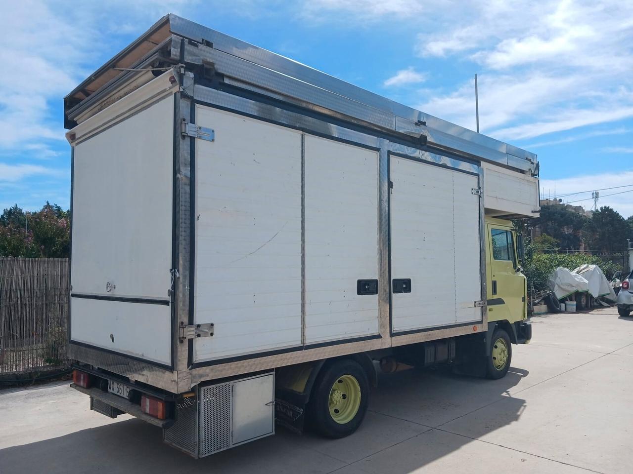 Nissan L-35 L-35.095 4.0 diesel PC-RG Cabinato MISTER PANINO CON LICENZA