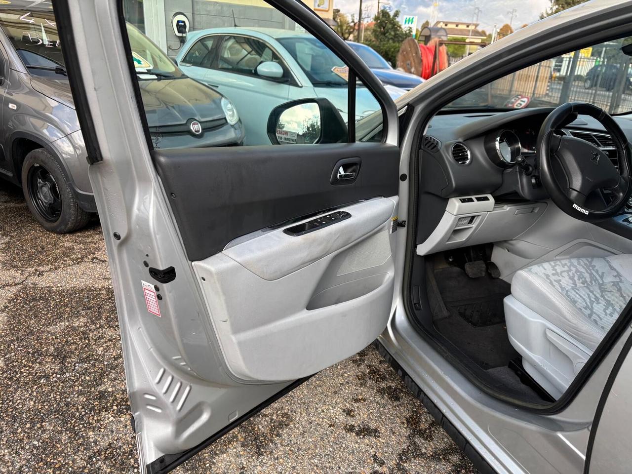 Peugeot 3008 1.6 e-HDi 115CV cambio robotizzato S.&S. Business