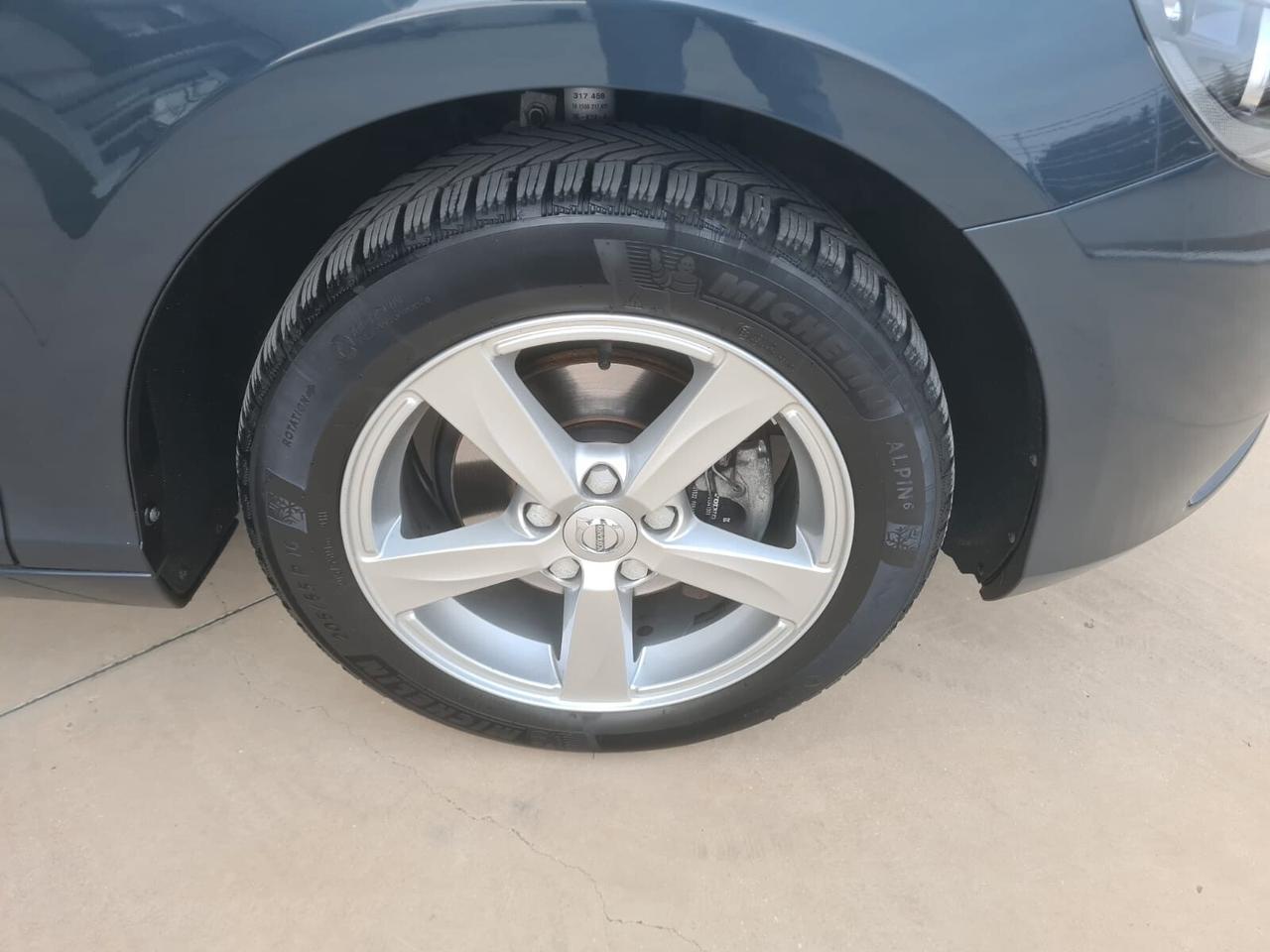 Volvo V40 D2 Geartronic Kinetic