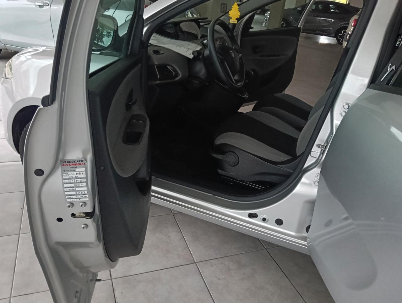 Lancia Ypsilon 1.2 69 CV 5 porte S&S Silver