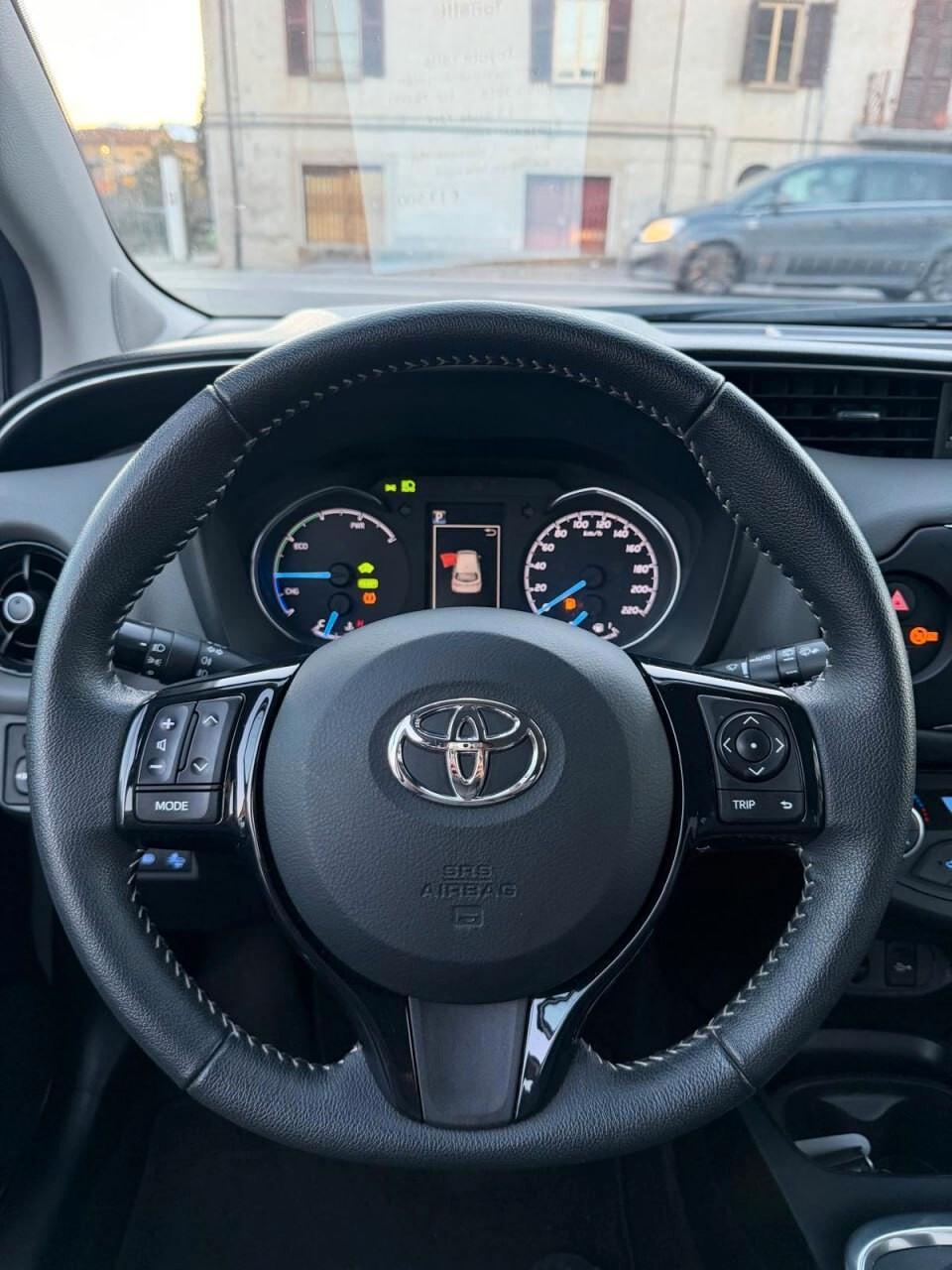 Toyota Yaris 1.5 Hybrid 5 porte Cool