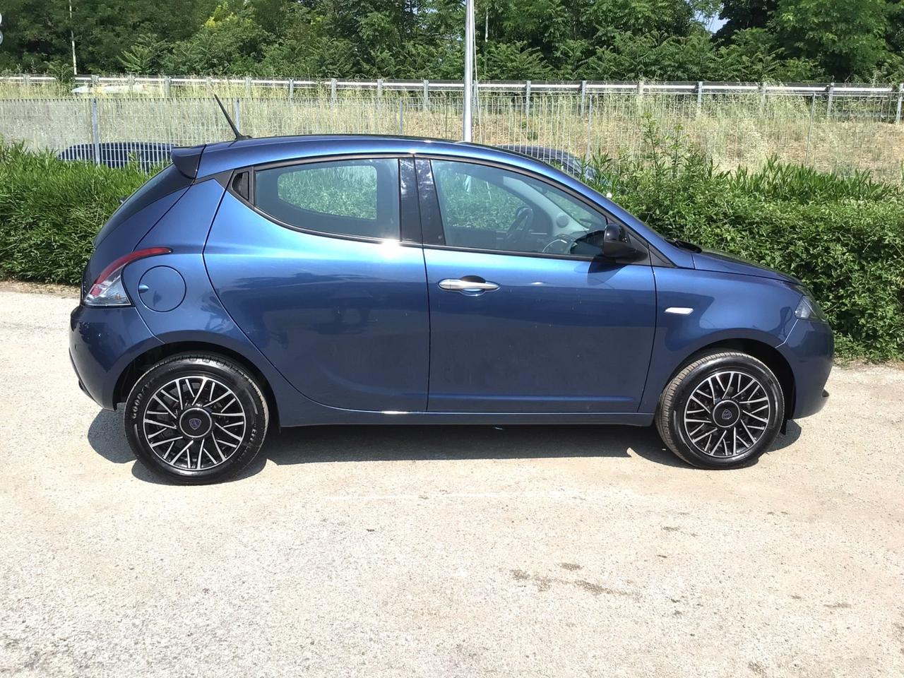 Lancia Ypsilon 1.0 FireFly 70Cv 5 Posti Hybrid Platino