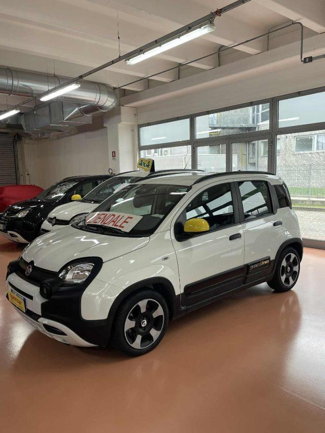 FIAT Panda 1.0 Hybrid Pandina PACK CROSS
