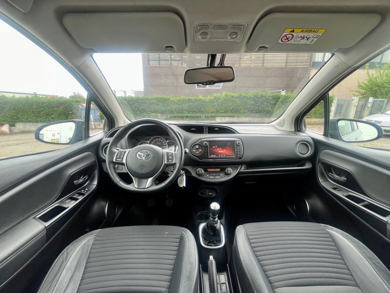 Toyota Yaris 1.3benz 2015 90.000km perfetta per neopatentati