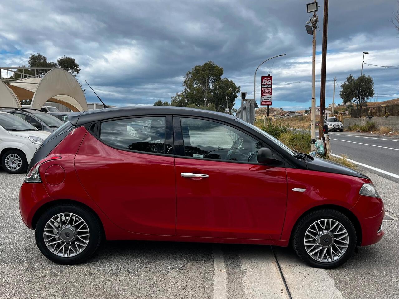 Lancia Ypsilon 1.2 69 CV 5 porte GPL Ecochic Silver