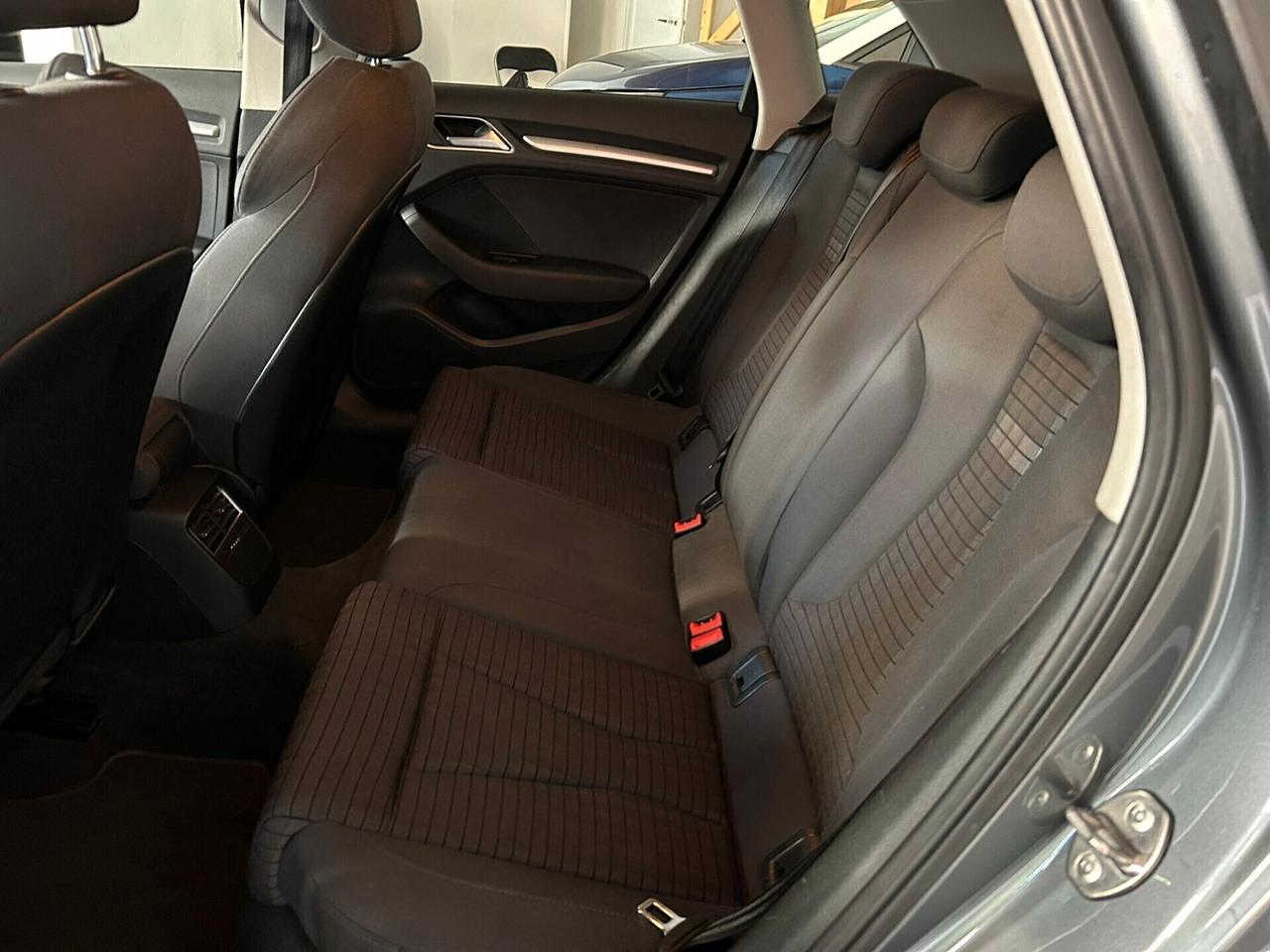 Audi A3 1.6 TDI clean diesel S tronic Ambition