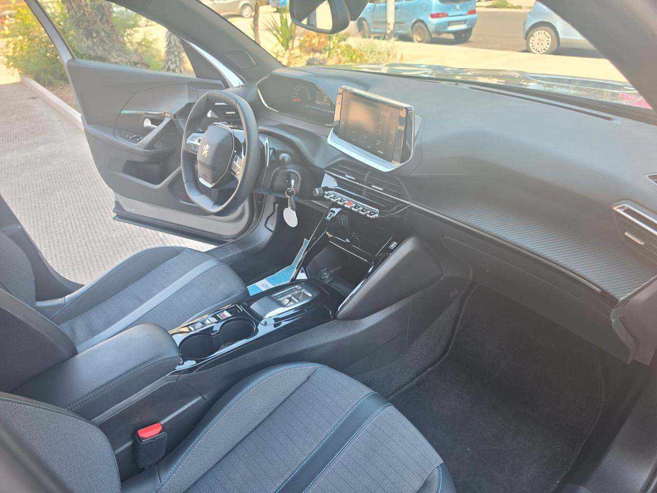 Peugeot 2008 BlueHDi 130 S&S EAT8 Allure