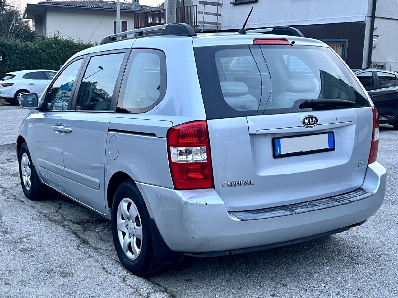 KIA CARNIVAL