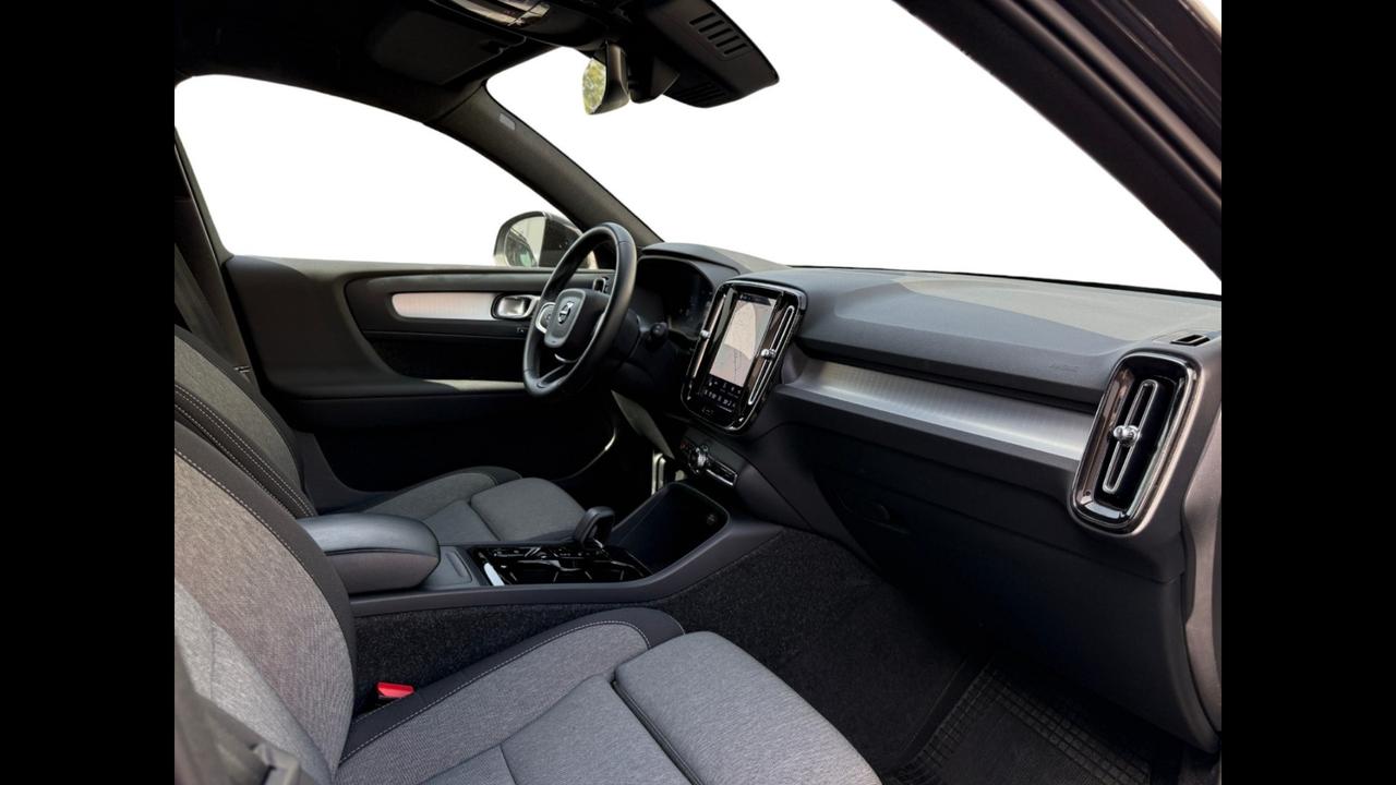 VOLVO XC40 Plus Black Edition B3 AUT