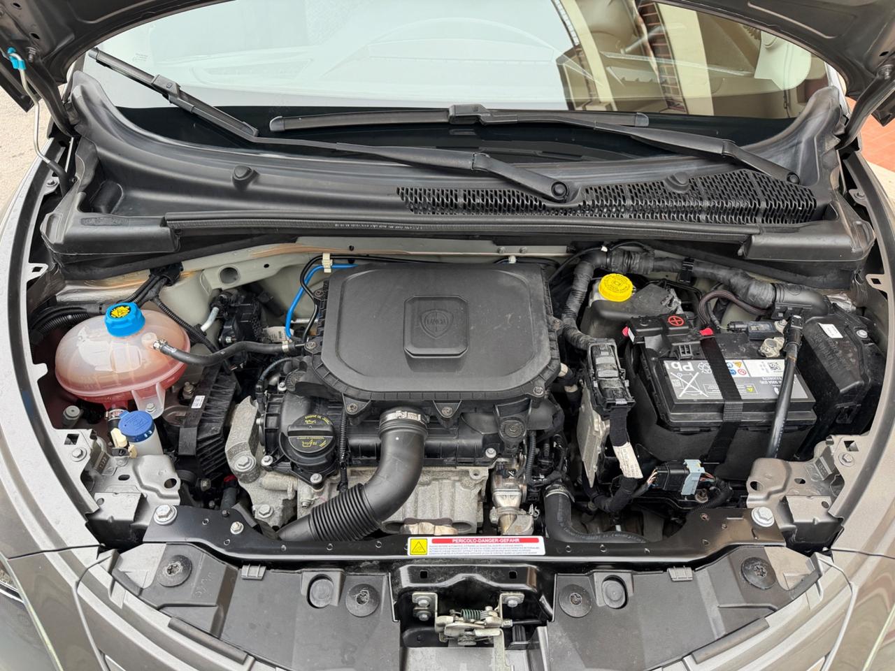 Lancia Ypsilon 1.0 FireFly 5 porte S&S Hybrid Silver
