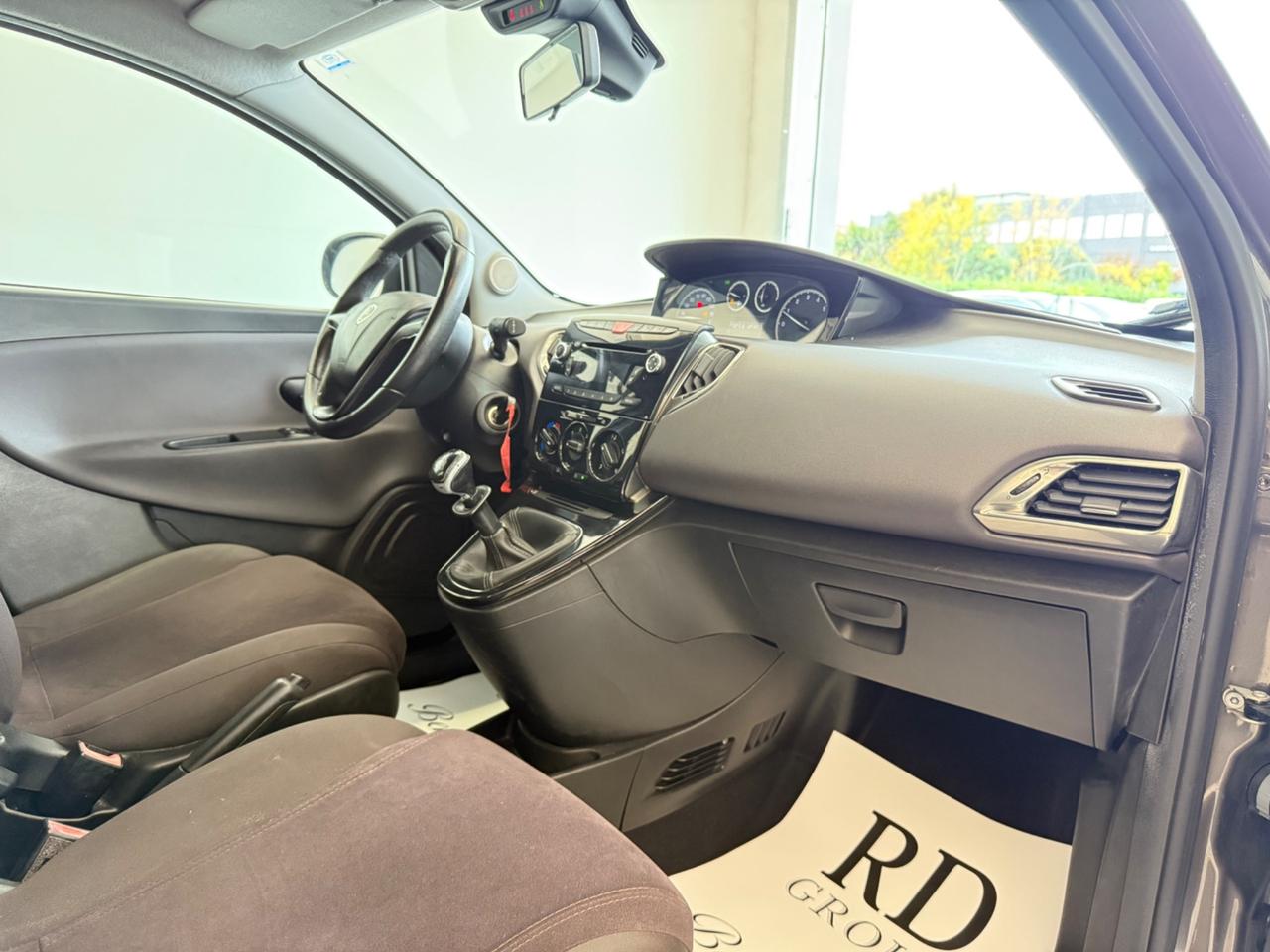 Lancia Ypsilon 1.2 8v Platinum 69cv ok neopatentato