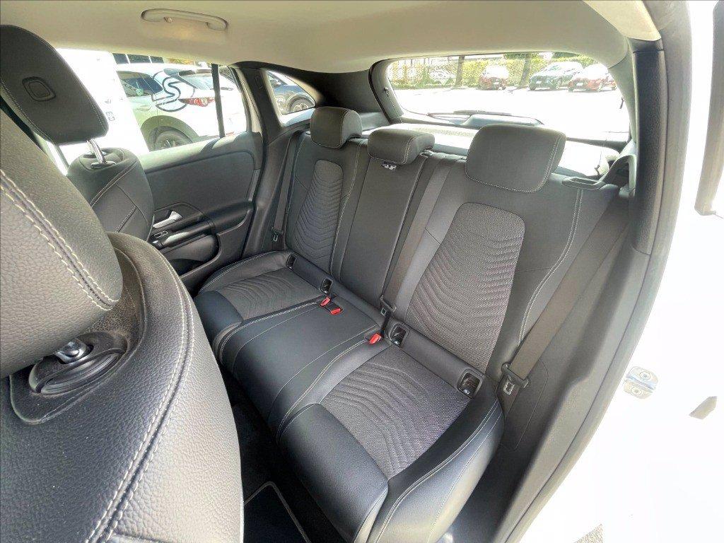 MERCEDES GLA 180 d Executive auto del 2023