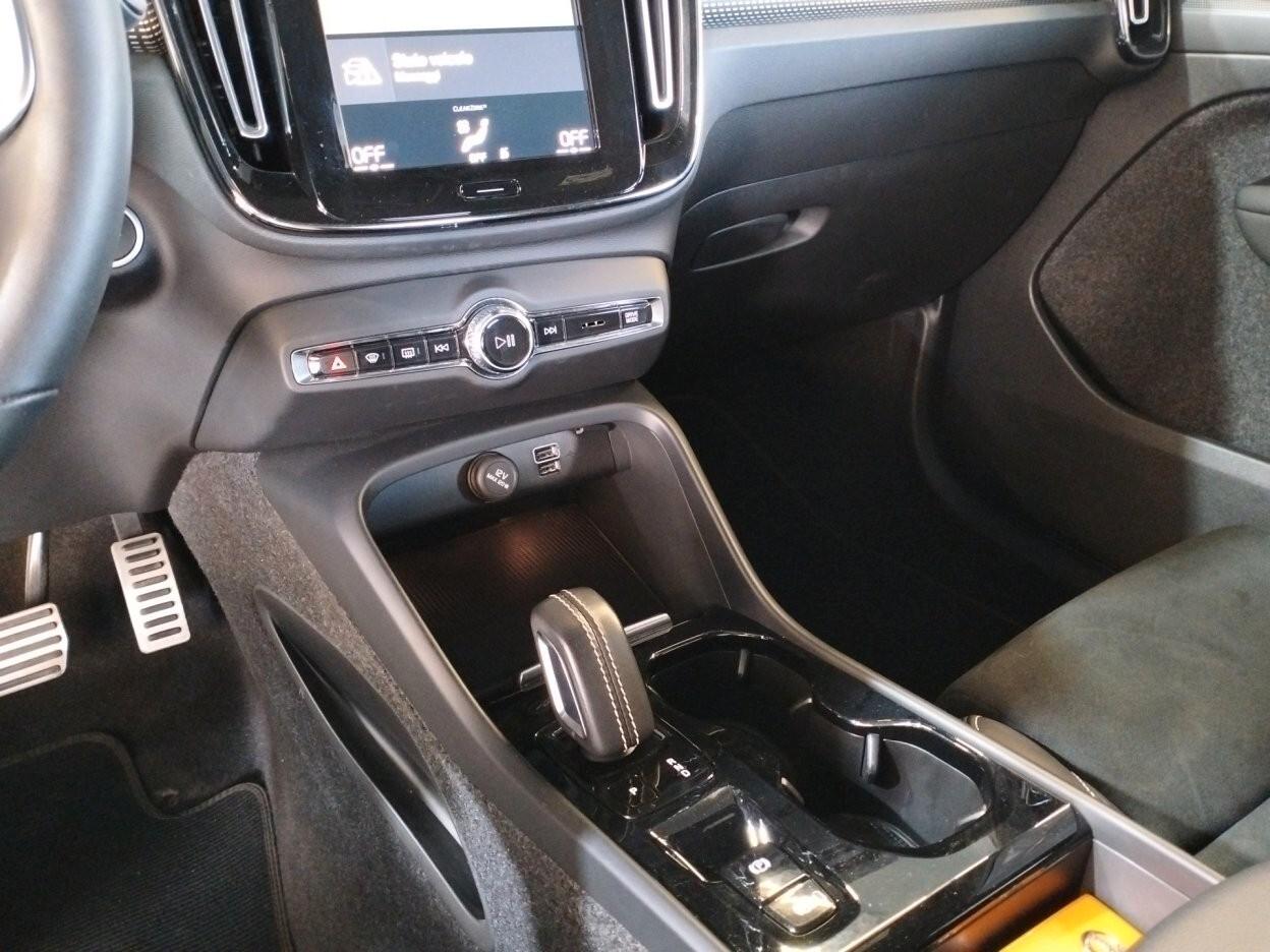 Volvo XC40 1.5 t4 Plug-in Hybrid automatico Ultimate Dark