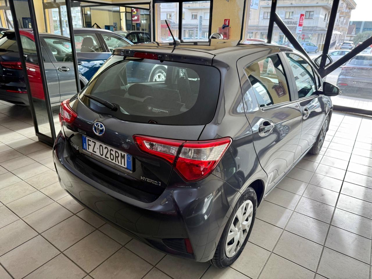 Toyota Yaris 1.5 Hybrid 5 porte Business