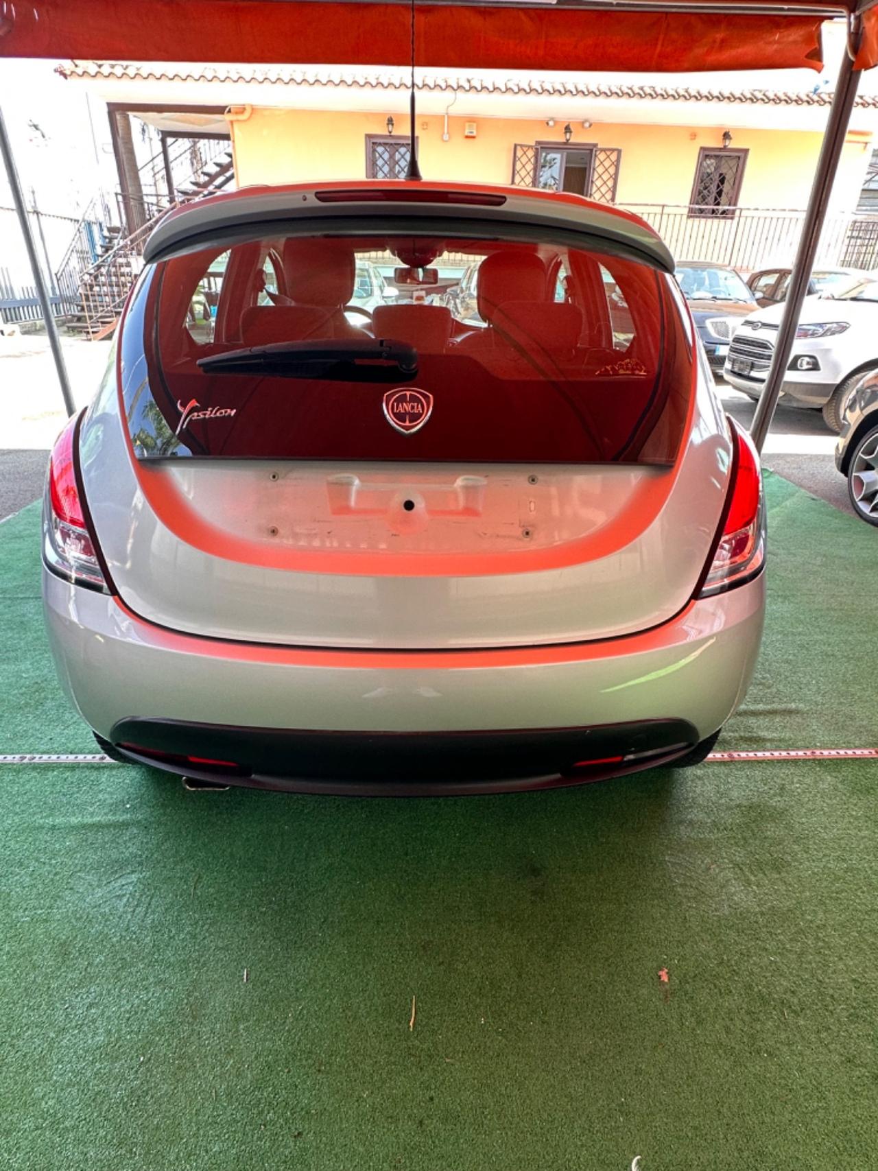 Lancia Ypsilon 1.2 69 CV 5 porte GPL Ecochic Silver