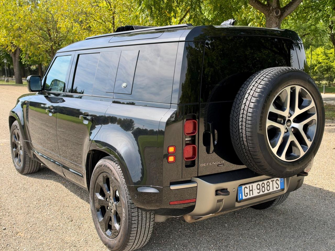 Land Rover Defender 110 3.0 l6 400 CV 7 POSTI !!!!!!