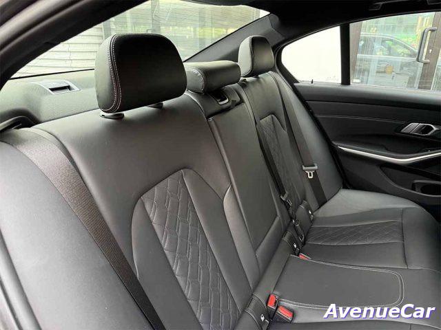 BMW 330 i xdrive Luxury BERLINA CILINDRATA 2.000