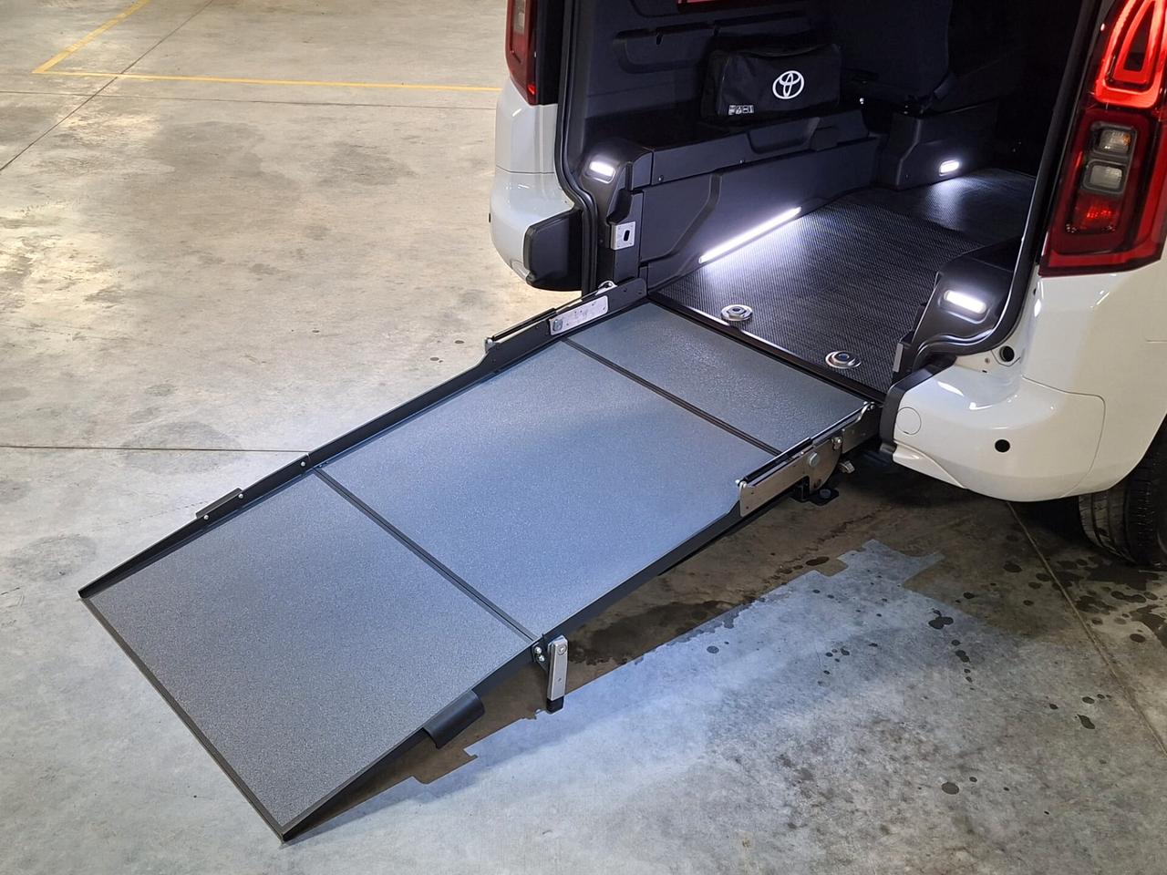 Toyota Proace City Verso 1.5D L1 Lounge TRASP. DISABILI