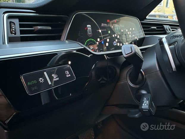 Audi e-tron SPB 50 quattro Business MATRIX PELLE U