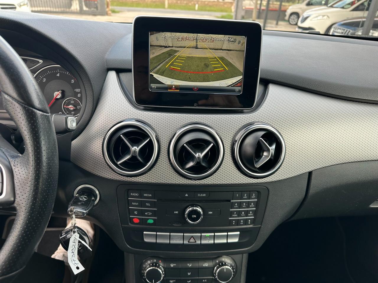 Mercedes-Benz B 180 SPORT*AUT*NAVI*KAMERA*KEY*BLUETOOTH*F1*MULTILED*