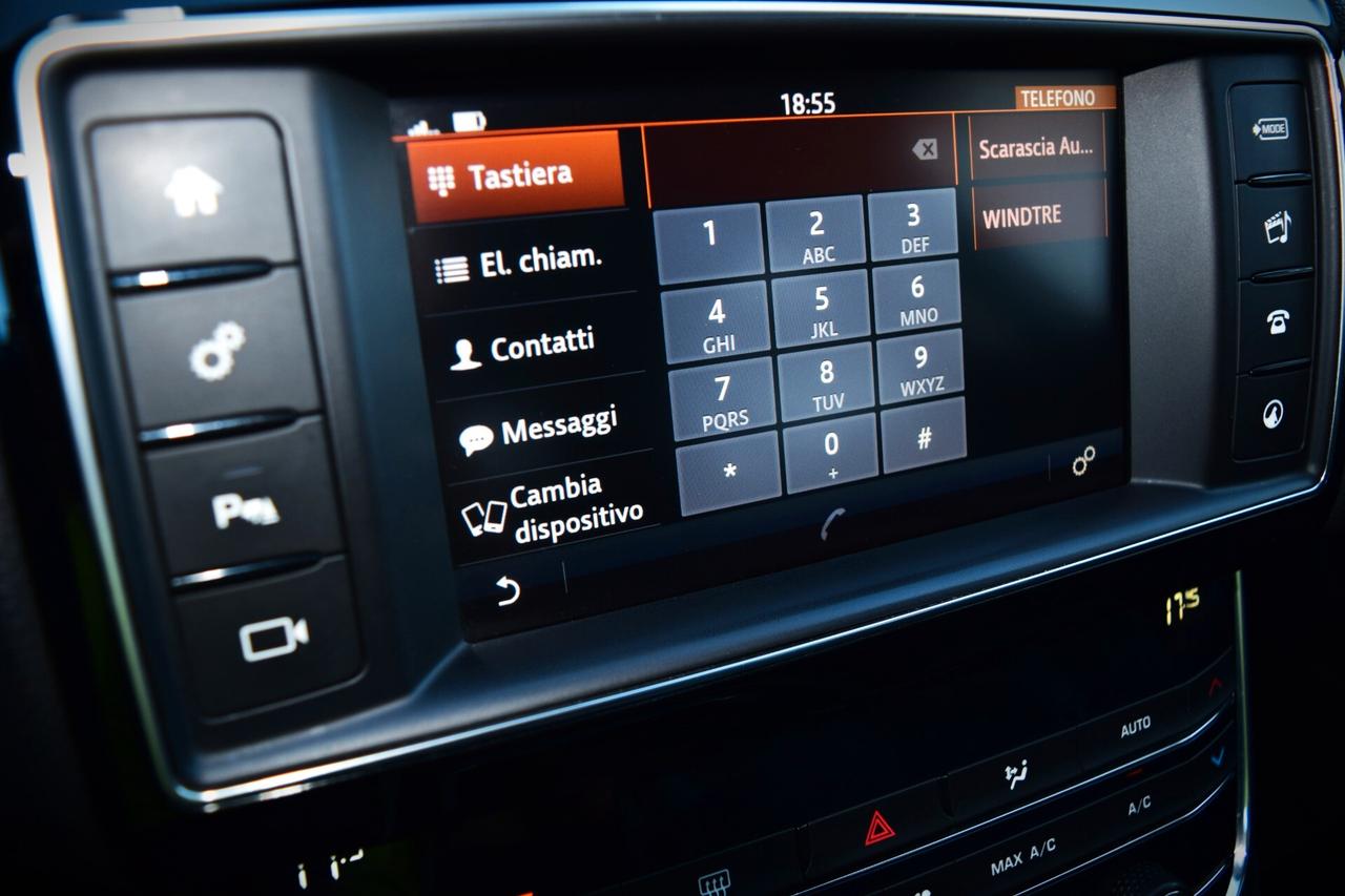 Jaguar XE 2.0 D 180 cv Automatica Prestige