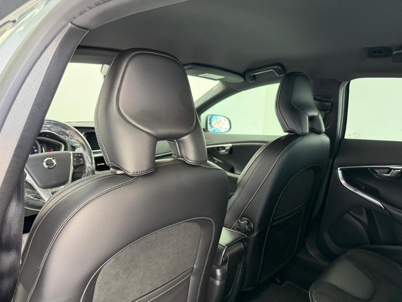 Volvo V40 D3 R-design-GARANTITA-2018