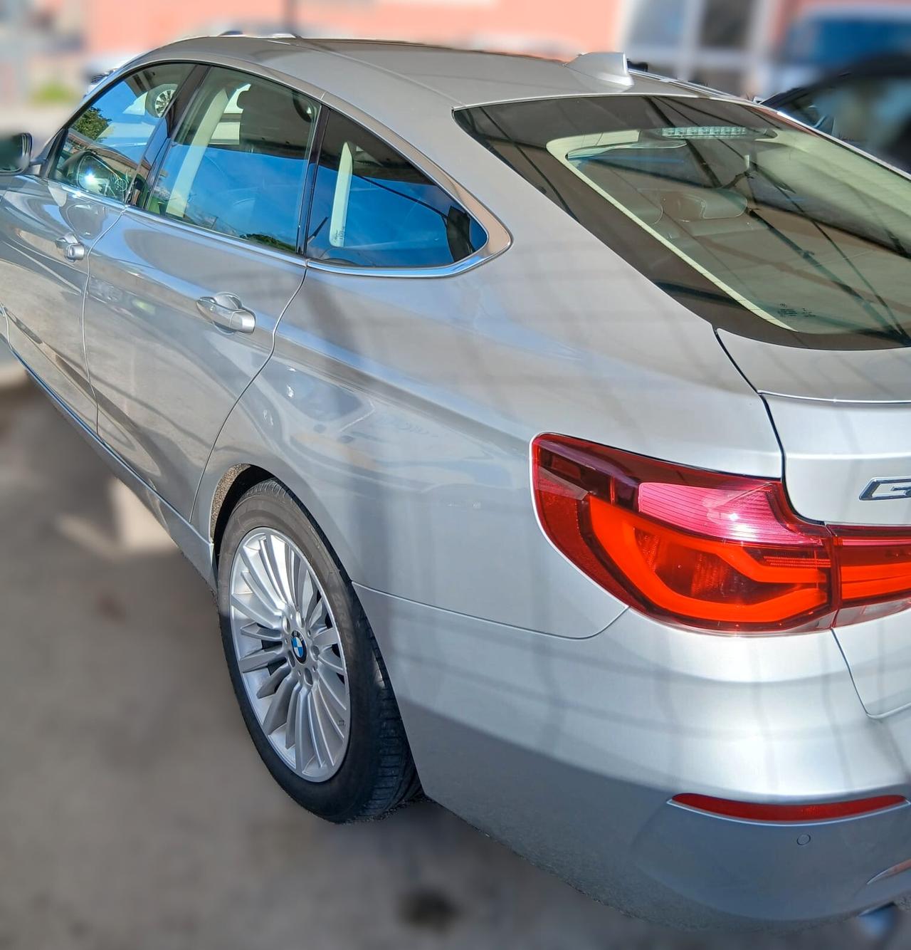 Bmw 3er Gran Turismo 318d Luxury -2019