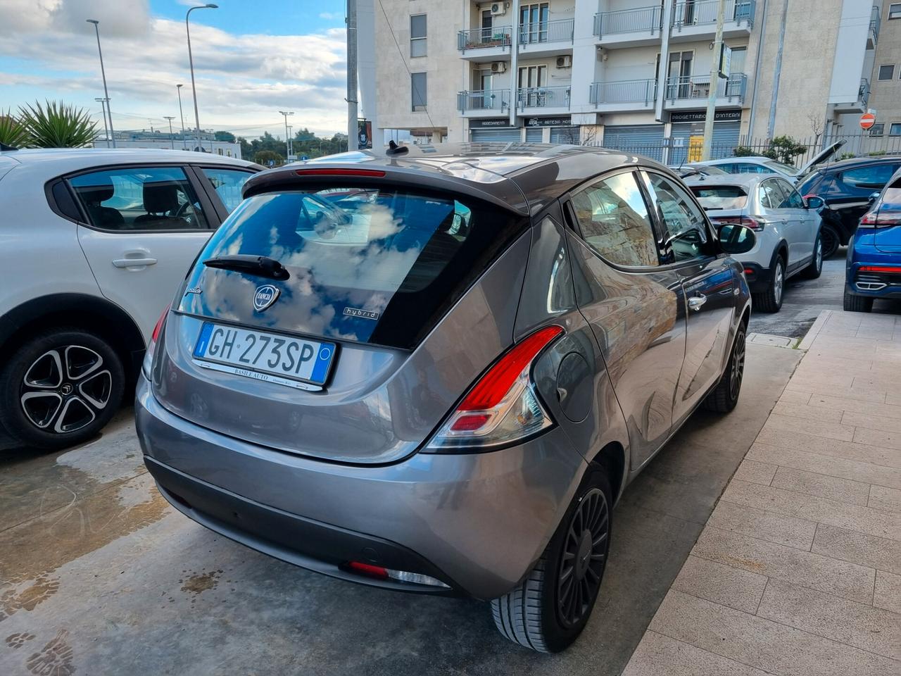 Lancia Ypsilon 1.0 FireFly 5 porte S&S Hybrid Silver