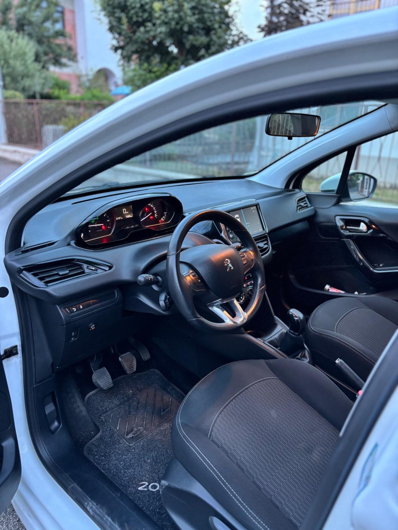 Peugeot 208 PureTech 82 5p. GPL Allure
