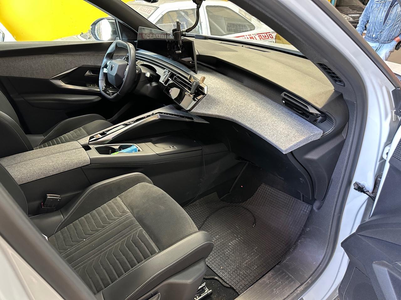 Peugeot 5008 Hybrid 136 e-DCS6 GT