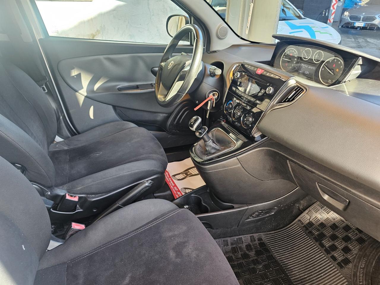 Lancia Ypsilon 0.9 TwinAir 85 CV 5 porte Metano Ecochic Gold