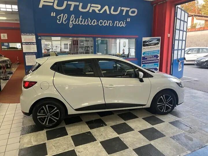 RENAULT CLIO "COSTUME NATIONAL" 1.2 BENZINA - NEOPATENTATI - UNICO PROPRIETARIO - GARANZIA