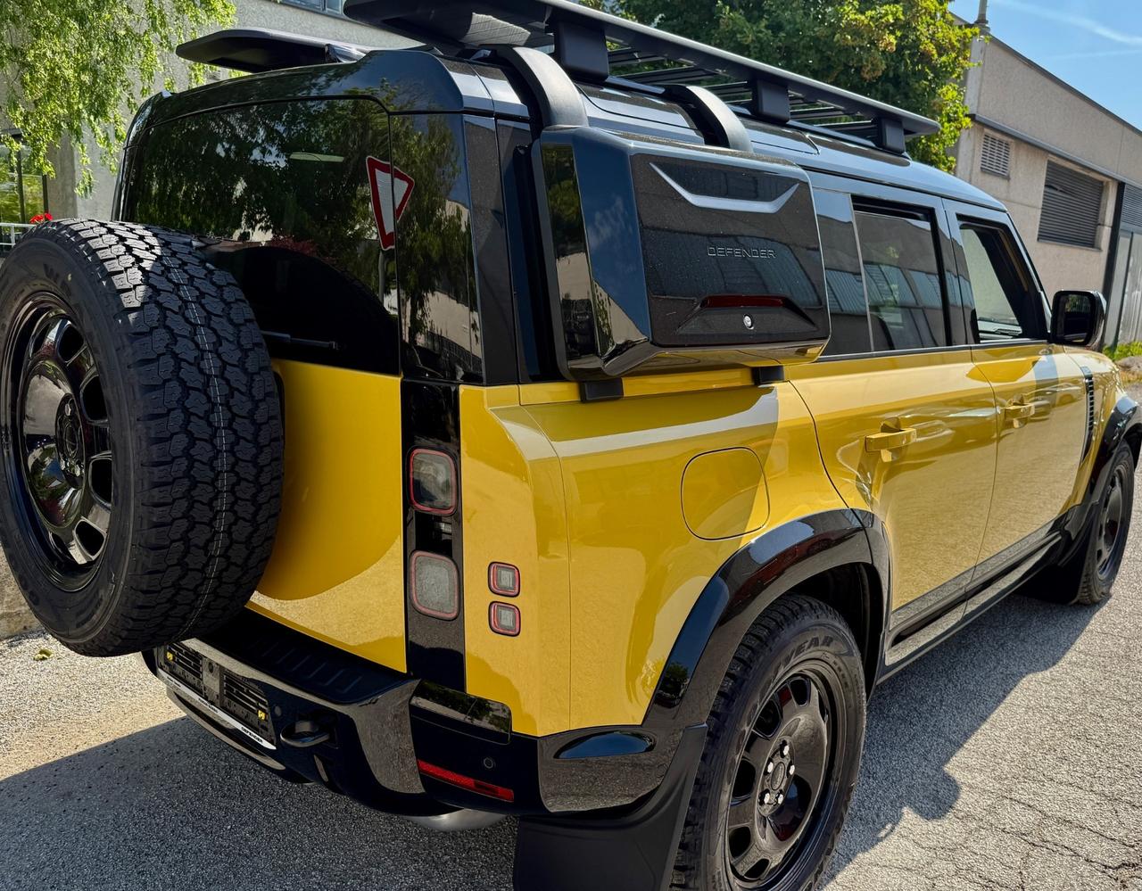 Land Rover Defender TROPHY EDITION