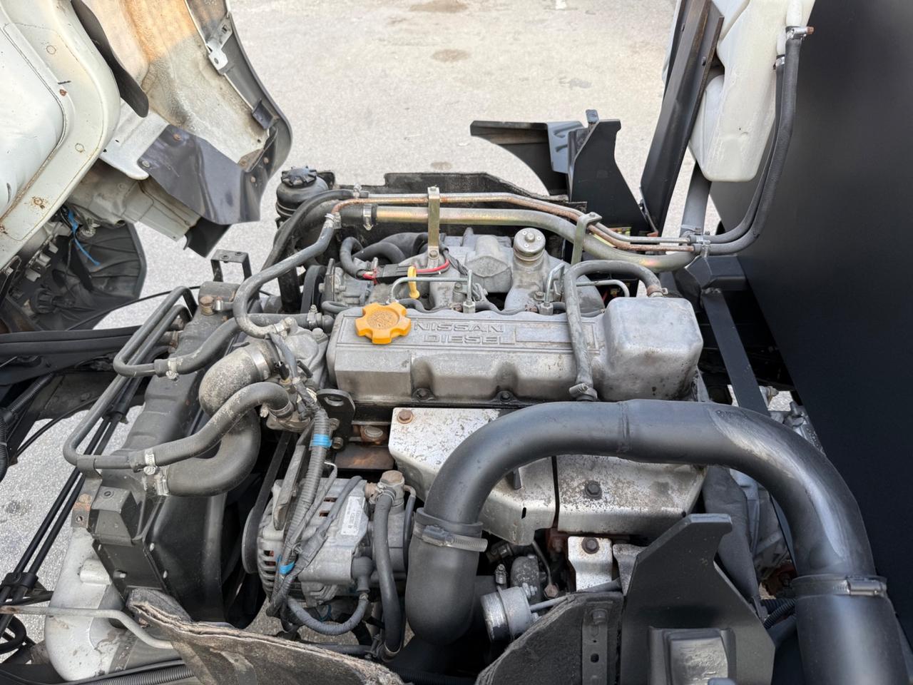 Nissan Cabstar 110 ribaltabile trilaterale