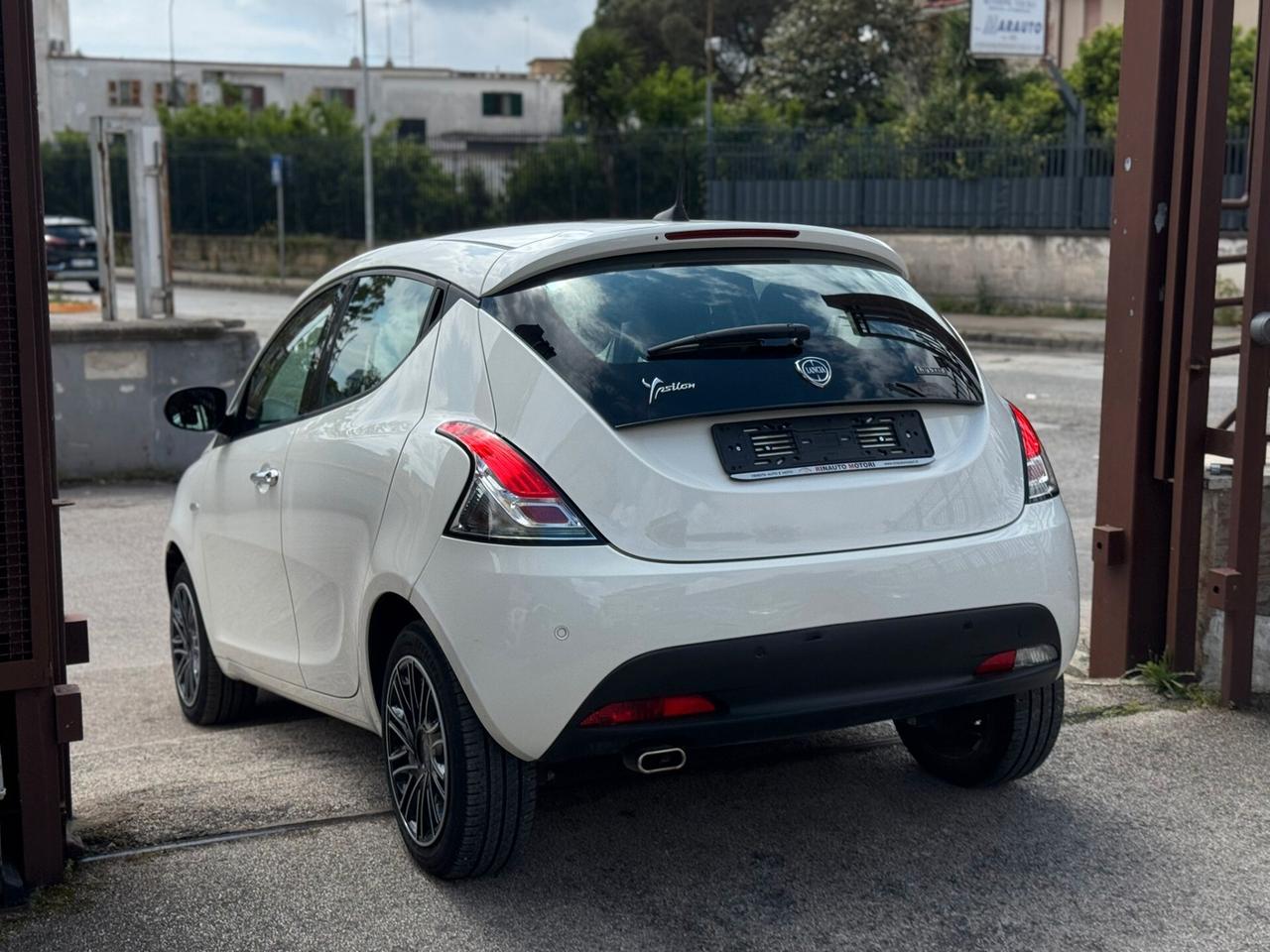 Lancia Ypsilon 1.0 FireFly 5 porte S&S Hybrid Gold