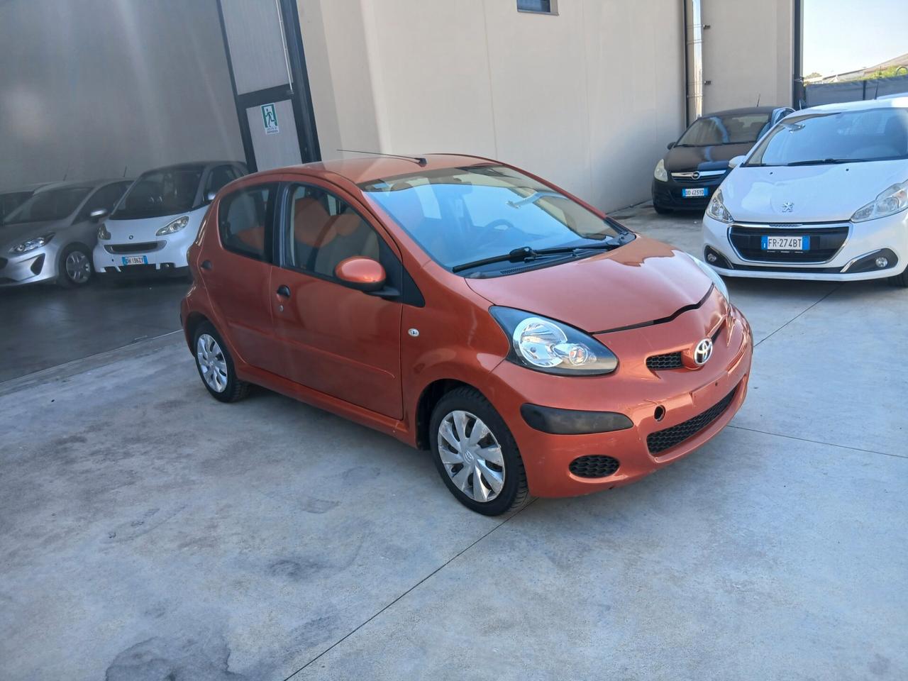 Toyota Aygo 1.0 12V VVT-i 5 porte Orange Connect